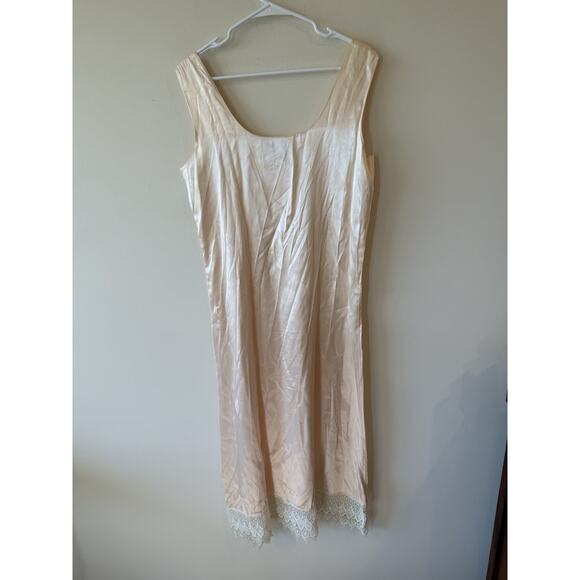 Vintage Peach Satin Rayon Sleeveless Slip Dress With Embroidery Hem Size Medium - Picture 2 of 8